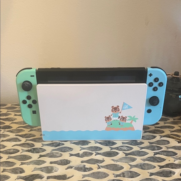 Nintendo Switch Animal Crossing: New Horizons Limited Edition Console w/ game - Picture 2 of 9